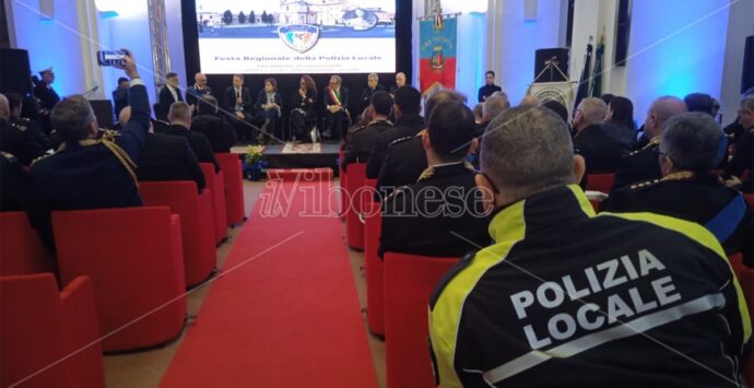 A Vibo la Festa regionale della Polizia locale: dal controllo del territorio alla lotta all’inquinamento, aspettando la riforma – VIDEO