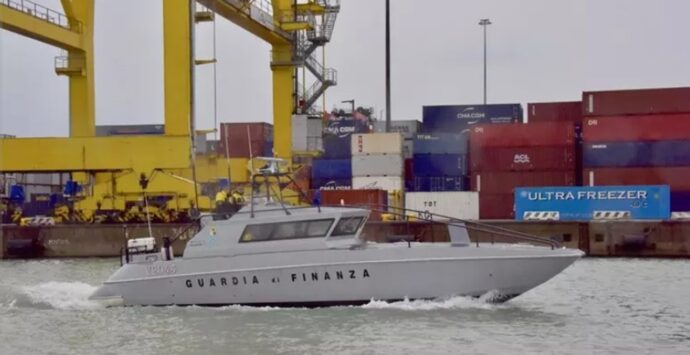 Oltre 217 chili di cocaina sequestrati al porto di Livorno: erano diretti in Calabria
