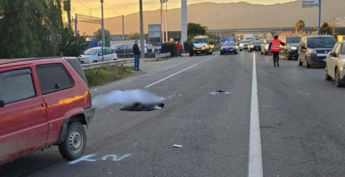 Incidente mortale sulla 106, arrestato l’uomo che ha travolto e ucciso una donna di 51 anni
