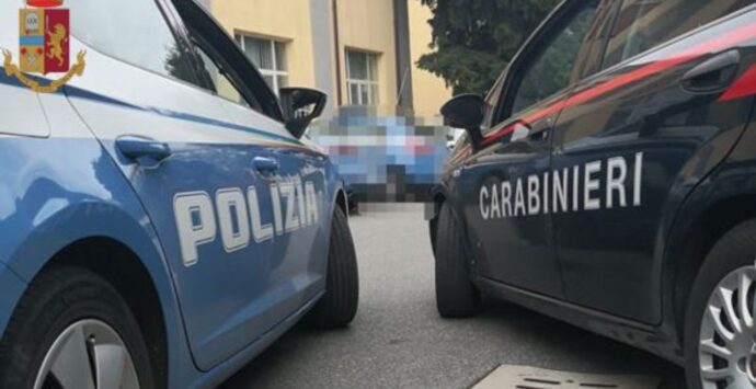 Controlli interforze nella movida Vibonese: denunciato un uomo per porto abusivo d’armi, 208 persone identificate e 104 veicoli controllati