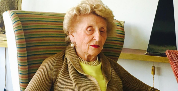 La storia di Maria Murmura Folino intrecciata con quella di Vibo: il profilo della “Signora dell’arte”
