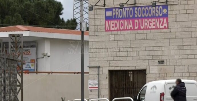 Pronto soccorso meglio del Niguarda, sui social si scatena l’ironia: «Che andate a fare a Milano? Tutti a Vibo!»