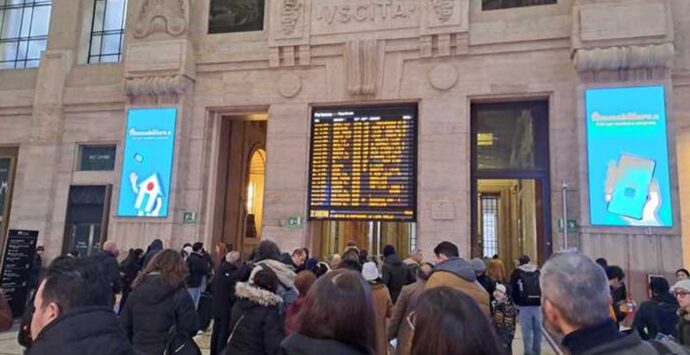 Treni in tilt per un guasto a Milano, pesanti ritardi e cancellazioni: coinvolta anche una Freccia con fermata a Vibo-Pizzo