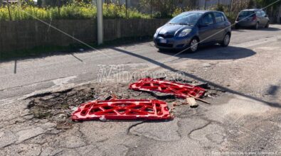 Benvenuti nella “città groviera”, a Vibo le buche stradali crescono di numero e in profondità giorno dopo giorno: il nostro tour – VIDEO
