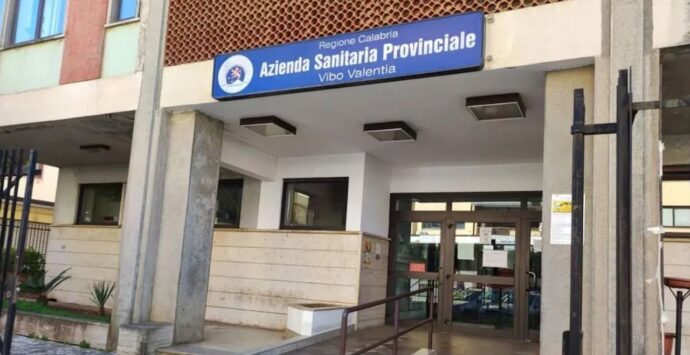 Sul piede di guerra i 34 precari Arpal in servizio all’Asp di Vibo: «Dopo 11 anni di lavoro ci riducono orario e stipendio»