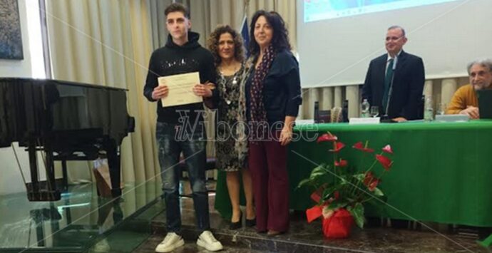 Uno studente del liceo classico Morelli di Vibo Valentia trionfa alla gara nazionale di greco