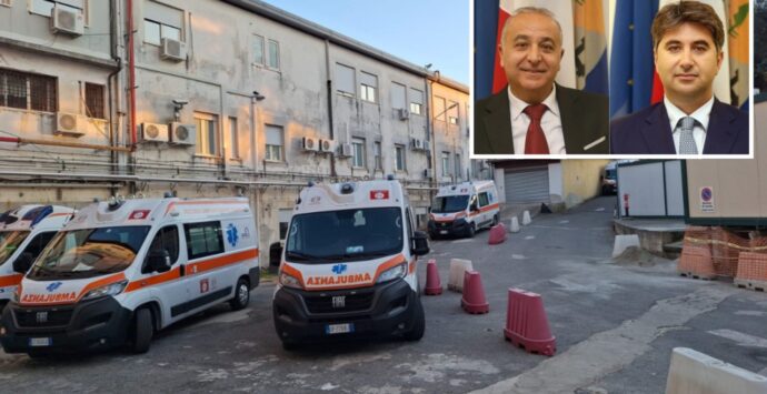 Ambulanze in coda e caos all’ospedale di Vibo, Mammoliti e Lo Schiavo: «Scenari non degni di un paese civile. Come sono stati usati i soldi?»