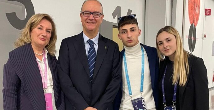 Summit nazionale sull’Intelligenza artificiale: le Consulte studentesche calabresi si confrontano con Valditara su un futuro da plasmare con regole e limiti