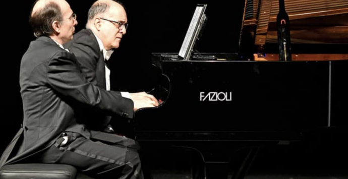 Vibo, il duo composto dai fratelli Aurelio e Paolo Pollice in concerto all’ex Convento dei Gesuiti