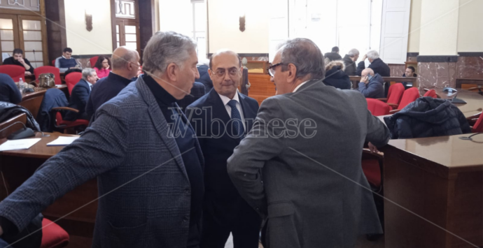 Conferenza dei sindaci vibonesi, la scarsa partecipazione causata anche da problemi con la pec dell’Asp