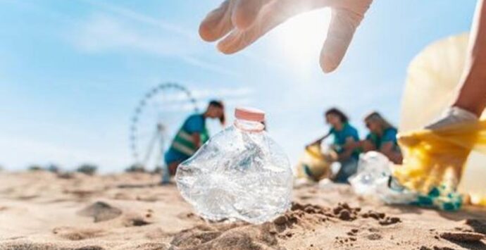Parghelia punta a mantenere la Bandiera Blu: al via la pulizia delle spiagge, si parte da La Grazia