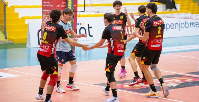 Volley, la Tonno Callipo sfiora il colpaccio contro Letojanni ma cede al tie-break dopo una battaglia emozionante