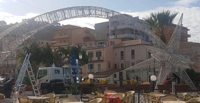Tropea, il Comune applica una penale alla ditta delle luminarie natalizie per il flop della mancata accensione