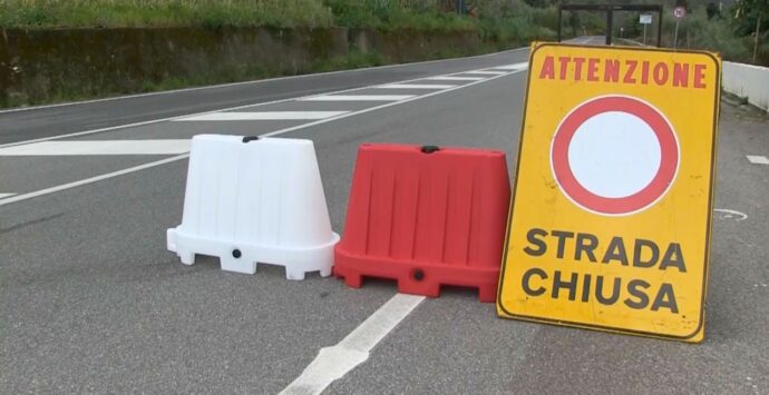 Strade chiuse: in giornata potrebbe riaprire la Maierato-Pizzo, almeno una settimana invece per la provinciale di Acquaro – VIDEO
