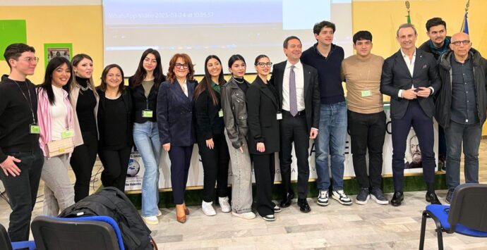 Il Festival dell’Economia conquista gli studenti di Vibo: «Questo territorio ha bisogno delle loro idee» – VIDEO