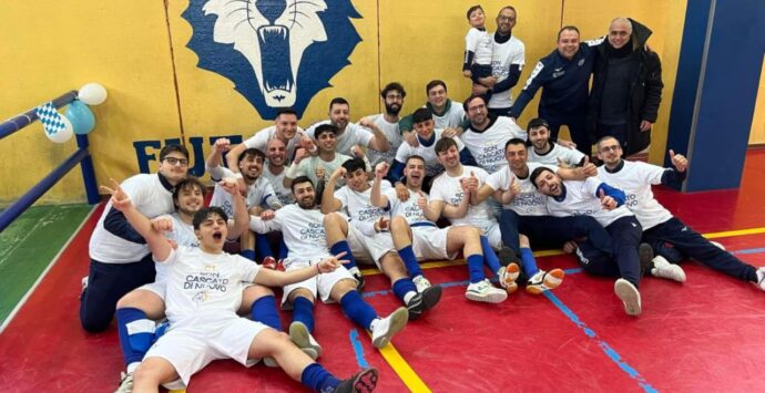 Calcio a 5, Futsal Filadelfia campione con tre giornate di anticipo. Il portiere Grandinetti: «Non eravamo partiti per vincere, ora ce la godiamo»