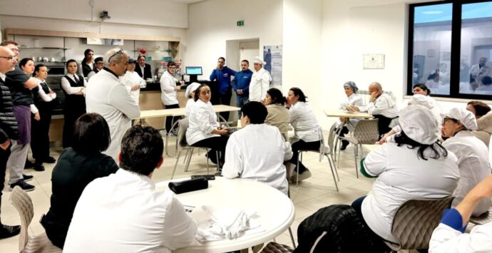Gli studenti dell’Alberghiero di Vibo all’opera nel Ristorante didattico: «Evento che dimostra l’importanza della formazione sul campo»