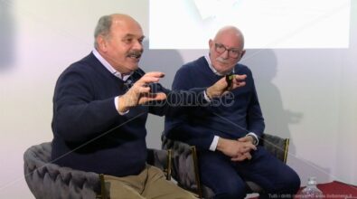 Farinetti (Eataly) a Vibo: «Tra ‘nduja, cipolla e vini avete un patrimonio enorme, il segreto è puntare sui produttori locali» – VIDEO