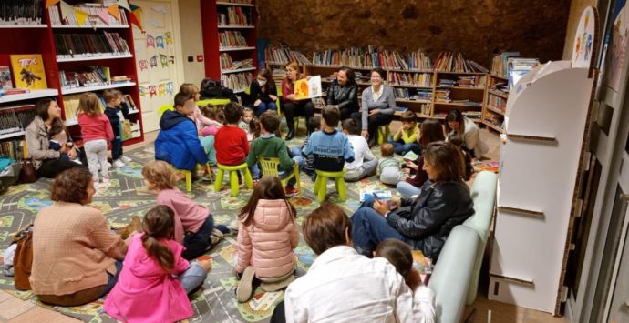 Dopo lo shock della chiusura del Sistema bibliotecario torna a Vibo “Nati per leggere”: sessioni di lettura per bambini, ecco dove