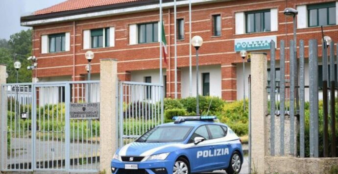 Prima le minacce poi il pestaggio all’interno di un locale di Serra San Bruno, daspo per dieci giovani: tre sono minori