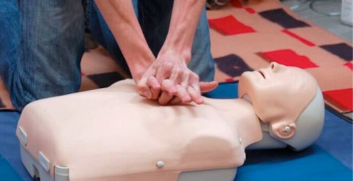 Primo soccorso, il Lions Club di Vibo alla scuola media di Stefanaconi per una giornata di formazione con esperti del Suem e medici