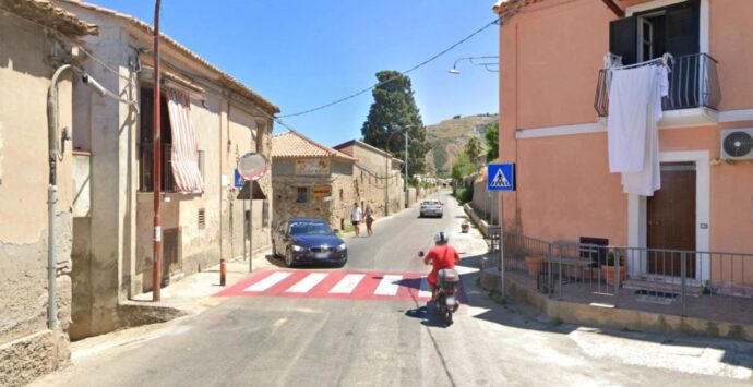 Tropea, via Carmine al buio da quasi un mese. Piserà: «Fatto gravissimo che mette a rischio la sicurezza dei cittadini»