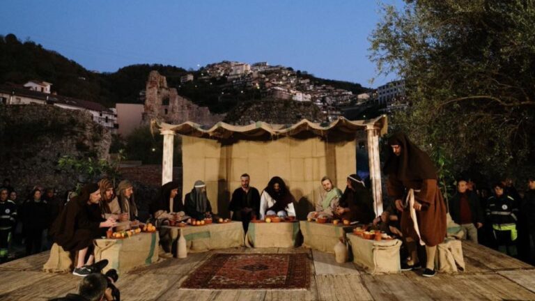 Soriano, grande partecipazione per la Passio Christi: «La valorizzazione del territorio passa anche da questi eventi»