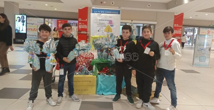 Vibo, piccoli volontari raccolgono fondi per il canile municipale: in vendita uova di cioccolato targate Argo
