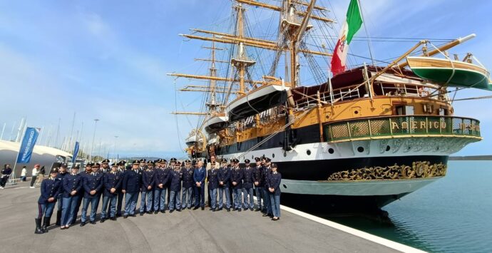 La nave più bella del mondo è in Calabria: l’Amerigo Vespucci approda a Crotone
