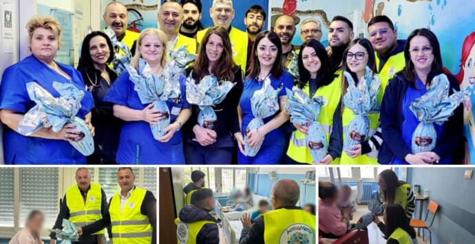 Uova di Pasqua e sorrisi per i bimbi della Pediatria di Vibo: il gesto d’amore dell’associazione AttivaMente