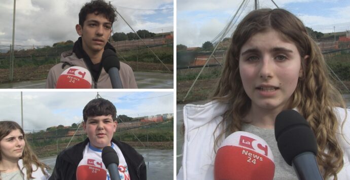«Io e mio fratello autistico, insieme lottiamo per i suoi diritti»: le storie di amore e rabbia di chi fa i conti con l’indifferenza delle istituzioni