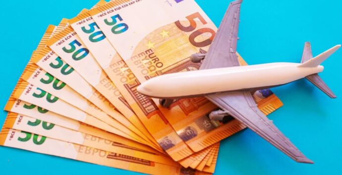 Pasqua “salata” per i calabresi che decidono di volare verso casa: un biglietto andata e ritorno arriva a costare anche 728 euro