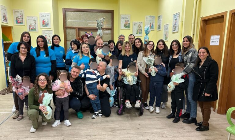 Vibo, uova di cioccolato per i bimbi della Casa di carità: il gesto d’amore dell’associazione Michele Turco