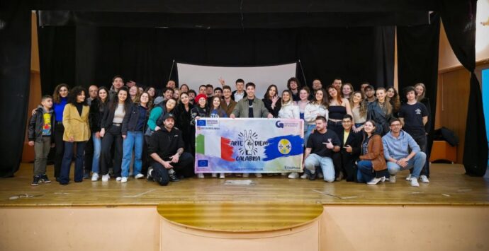 Gli studenti di Filadelfia alla scoperta delle antiche rovine di Castelmonardo con il progetto Dal Medioevo all’antichità