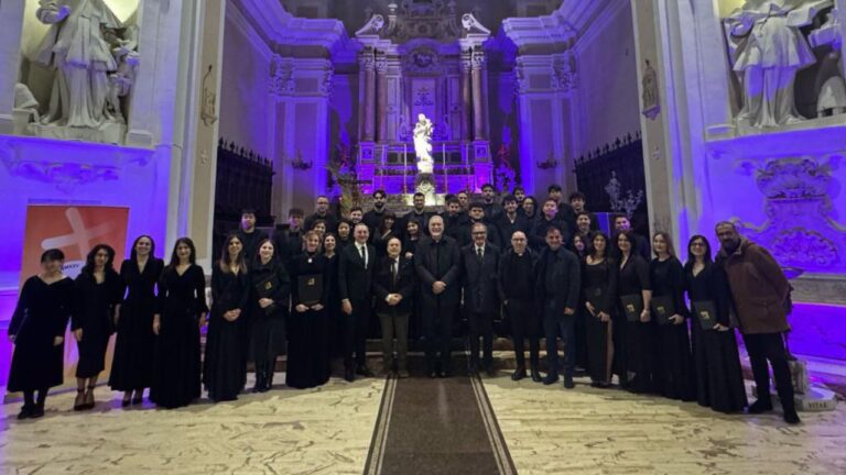 La musica sacra incanta Vibo: Duomo di San Leoluca gremito e fiume di applausi (con bis) per i concerti di Pasqua