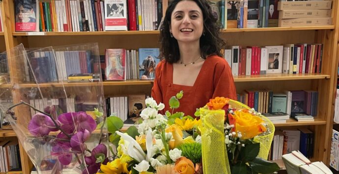 Tropea, la piccola (e fenomenale) libreria di Chiara Condò compie 10 anni: «Mai pentita di essere tornata a casa»