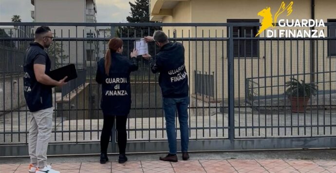 Nel Vibonese sequestrati 12 immobili per un valore di 860mila euro: appartenevano agli eredi di un uomo condannato per usura – VIDEO