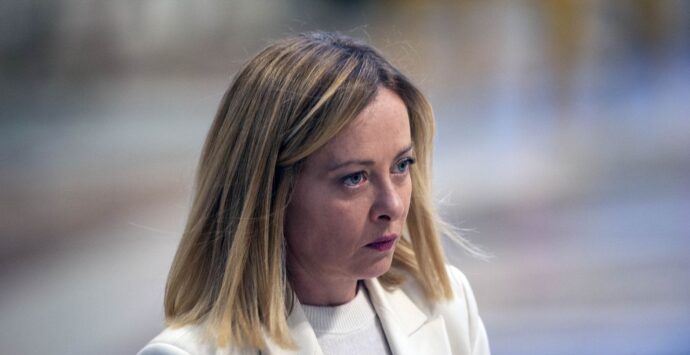 Annullata la visita di Meloni a Limbadi: la premier resterà a Roma per affrontare l’emergenza scattata con i dazi Usa