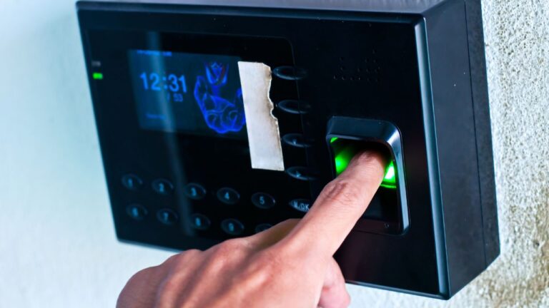 No alle impronte digitali per verificare le presenze sul posto di lavoro: la Flc-Cgil vince il ricorso contro l’istituto Galluppi di Tropea