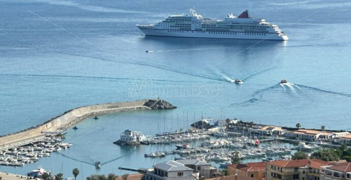 Tropea accoglie la nave da crociera Ms Europa: la Costa degli Dei ormai tappa fissa delle imbarcazioni più lussuose