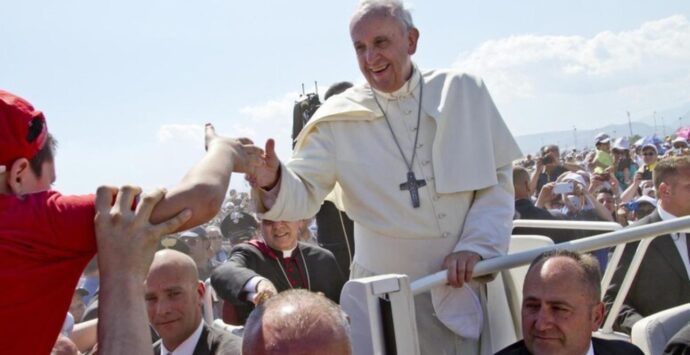 «Alla ‘ndragheta bisogna dire No, è adorazione del male»: quando papa Francesco in Calabria scomunicò i mafiosi