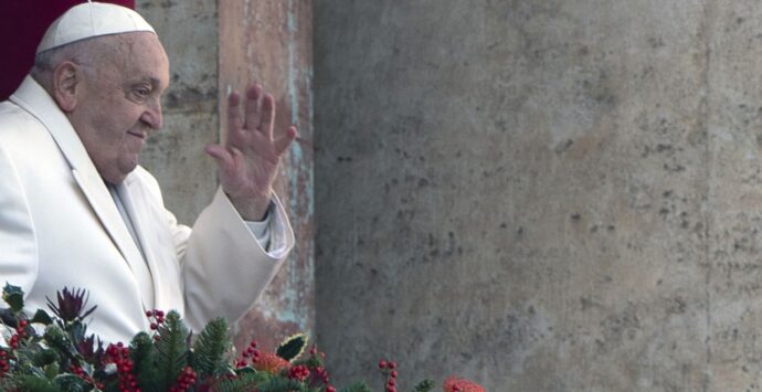 Papa Francesco è morto, aveva 88 anni. L’annuncio del cardinale Farrell: «È tornato nella casa del Padre»