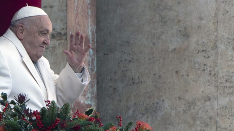 Papa Francesco è morto, aveva 88 anni. L’annuncio del cardinale Farrell: «È tornato nella casa del Padre»