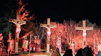 Vena di Jonadi, grande successo di pubblico per la Passione Vivente in chiave musical realizzata dalla parrocchia Gesù Salvatore