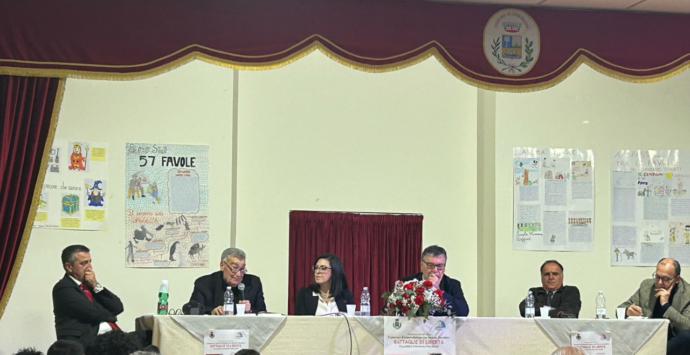 Presentato a Zambrone il libro-intervista a Saverio Zavattieri, una vita per la politica