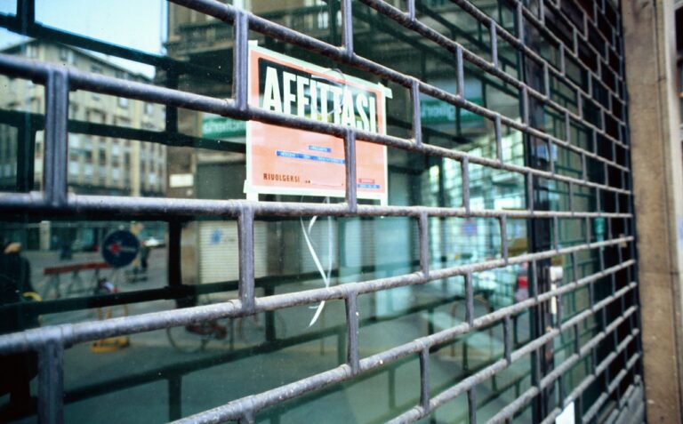 Farmacie raddoppiate e negozi chiusi, a Vibo in dodici anni sparito il 20% degli esercizi commerciali