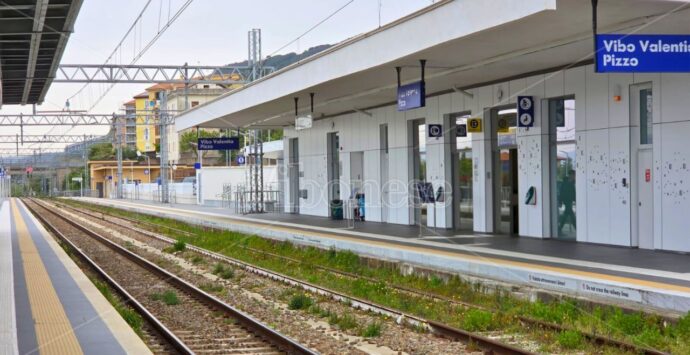Sciopero nelle ferrovie, giornata di disagi per lo stop dalle 9 alle 17: ecco i treni garantiti