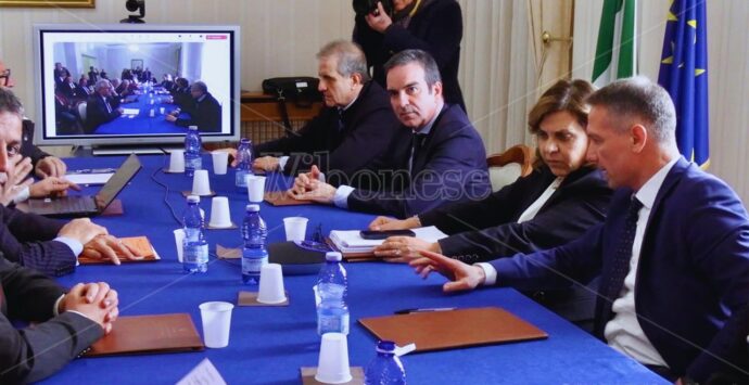 Occhiuto a Vibo: «Entro 12 mesi pronto l’involucro del nuovo ospedale, il Viminale ci aiuterà a verificare se le ditte sono “pulite”»