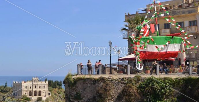 Tropea, tutto pronto per la storica festa nel centro storico de “I Tri da Cruci”. Ecco il programma stilato dall’1 al 3 maggio
