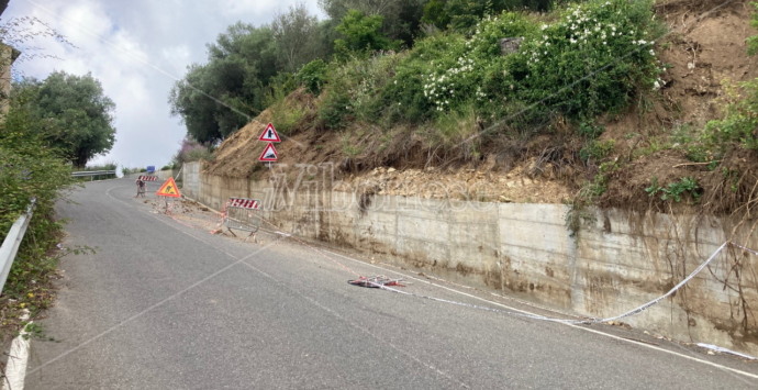 San Calogero, l’incubo delle frane e una viabilità a pezzi. L’appello dei residenti: «Non possiamo vivere così» – VIDEO